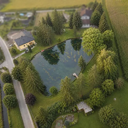 Haus Mit Fischteich Natururlaub Fuer Familien & Hunde *